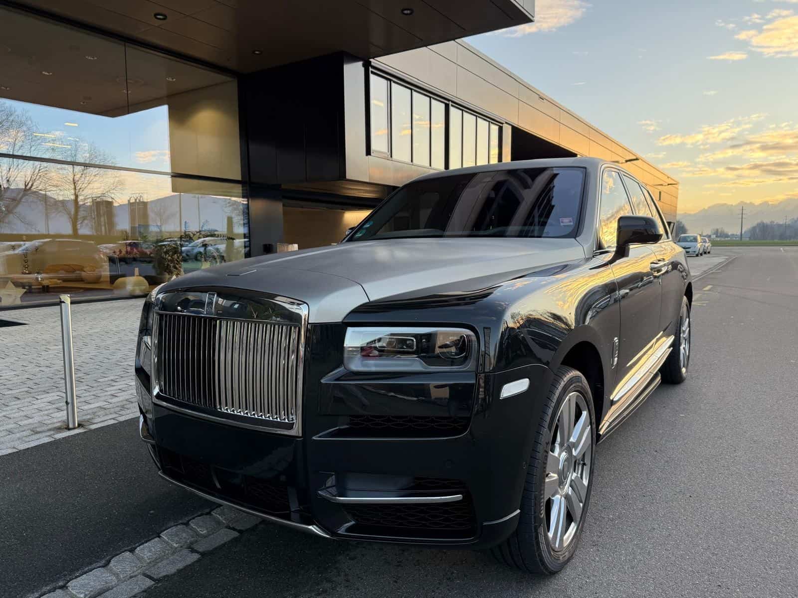 Bild von 2019-Rolls-Royce-Cullinan-1-Hand