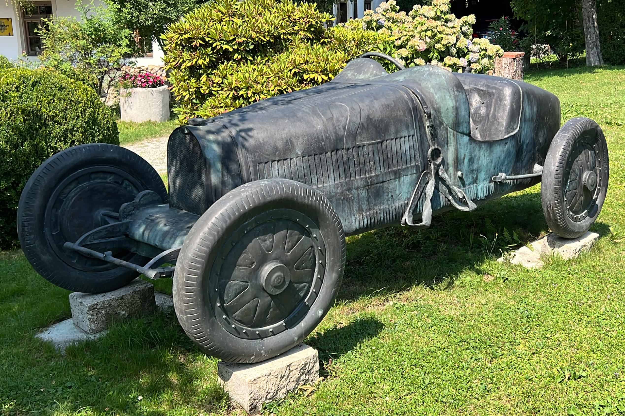 Bugatti-T35-Bronze Bild von Bugatti Type 35 Bronze Statue